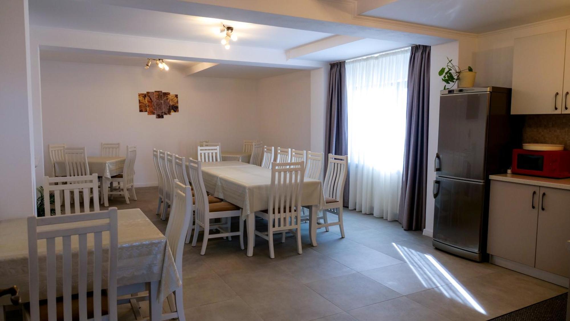 Hotel Casa Ambientt à Curtea de Argeş Extérieur photo