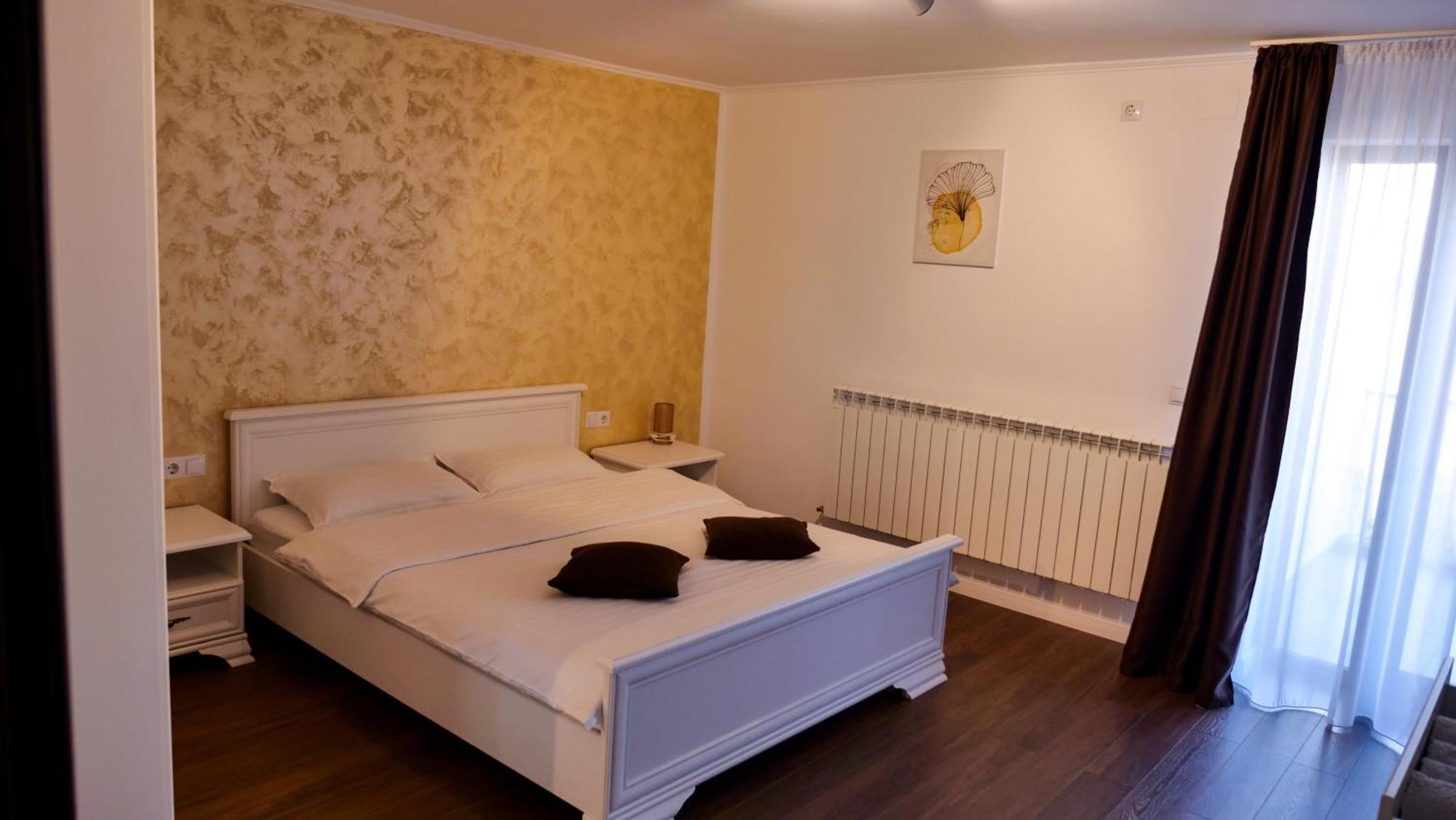 Hotel Casa Ambientt à Curtea de Argeş Extérieur photo
